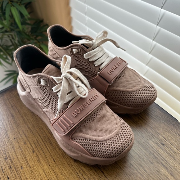 Burberry women sneakers size 7.5 - Picture 1 of 8